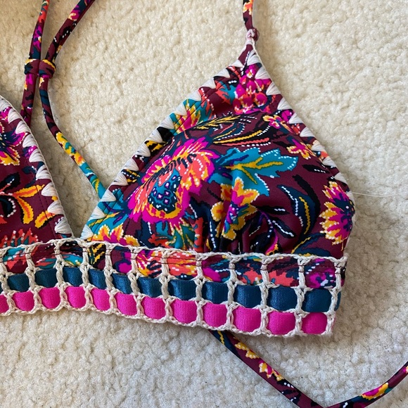 NWT “Xhilaration” swimsuit top - Picture 2 of 3